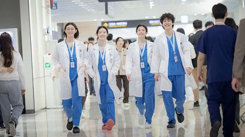 申沅昊導演對四月即將首播的《總有一天會機智的住院醫生生活》表達了自信